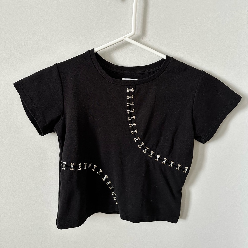 With Jean Clasp Black Baby Tee